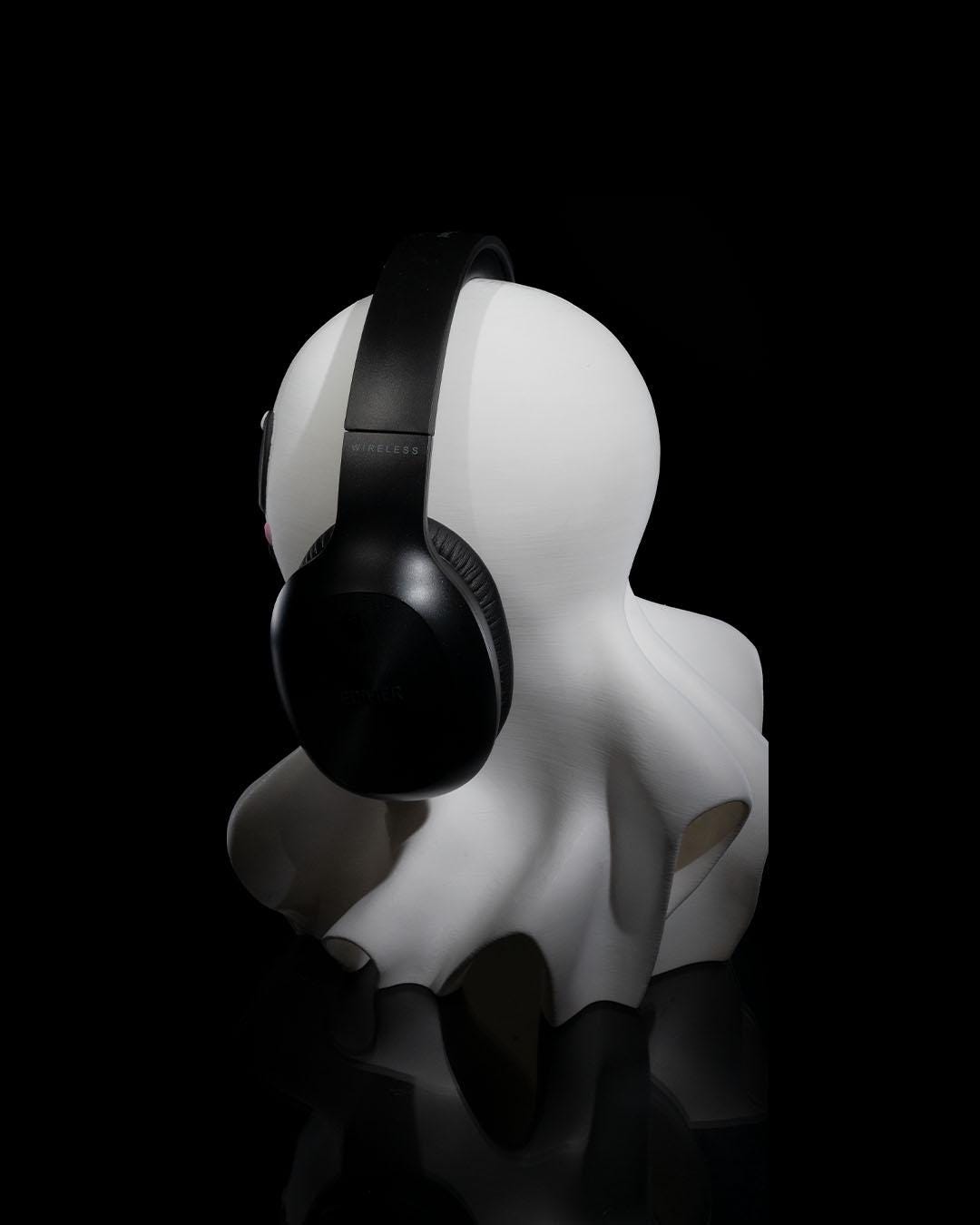 Gentile Ghost Headphone Stand - Cute 3D Printed Headphone Holder, Spooky Headphone Holder, 3D Printed Gamer Gift, Unique Tech Accessory