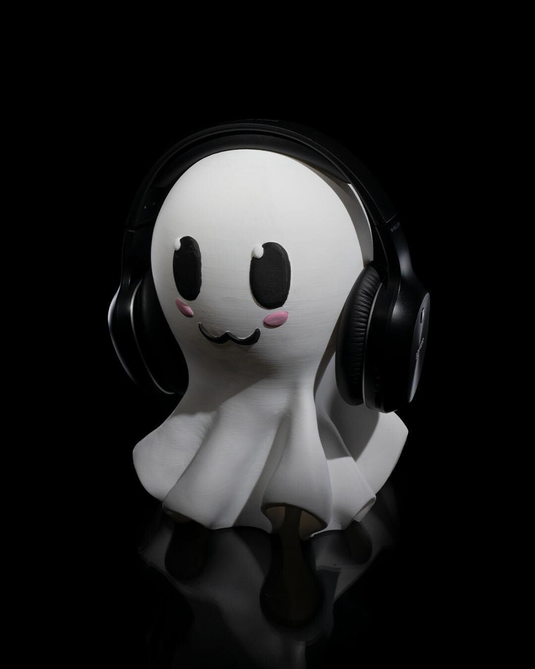 Gentile Ghost Headphone Stand - Cute 3D Printed Headphone Holder, Spooky Headphone Holder, 3D Printed Gamer Gift, Unique Tech Accessory