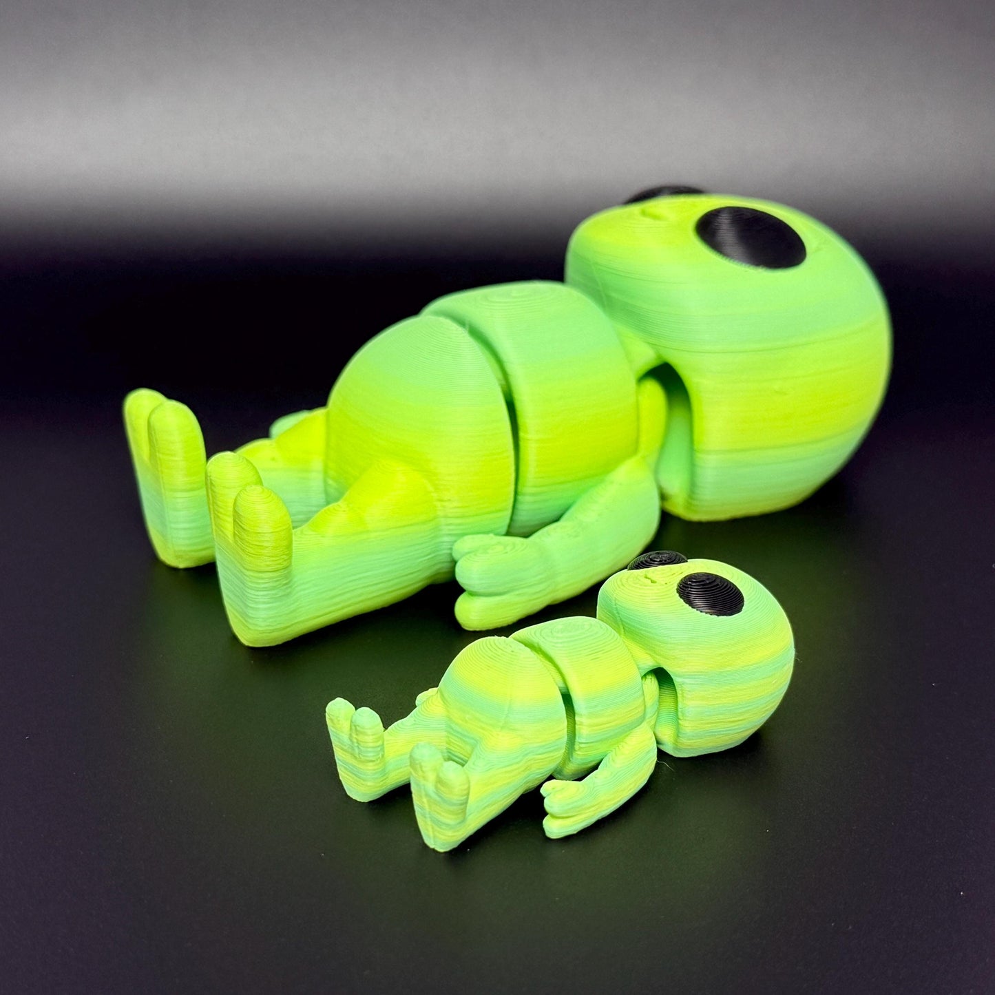 Alien Fidget Friend | Large 3D Printed Articulating Flexi Alien Keychain Figure | ZOU 3D Cute Alien | Baby Alien Gift | Stress Relief Toy