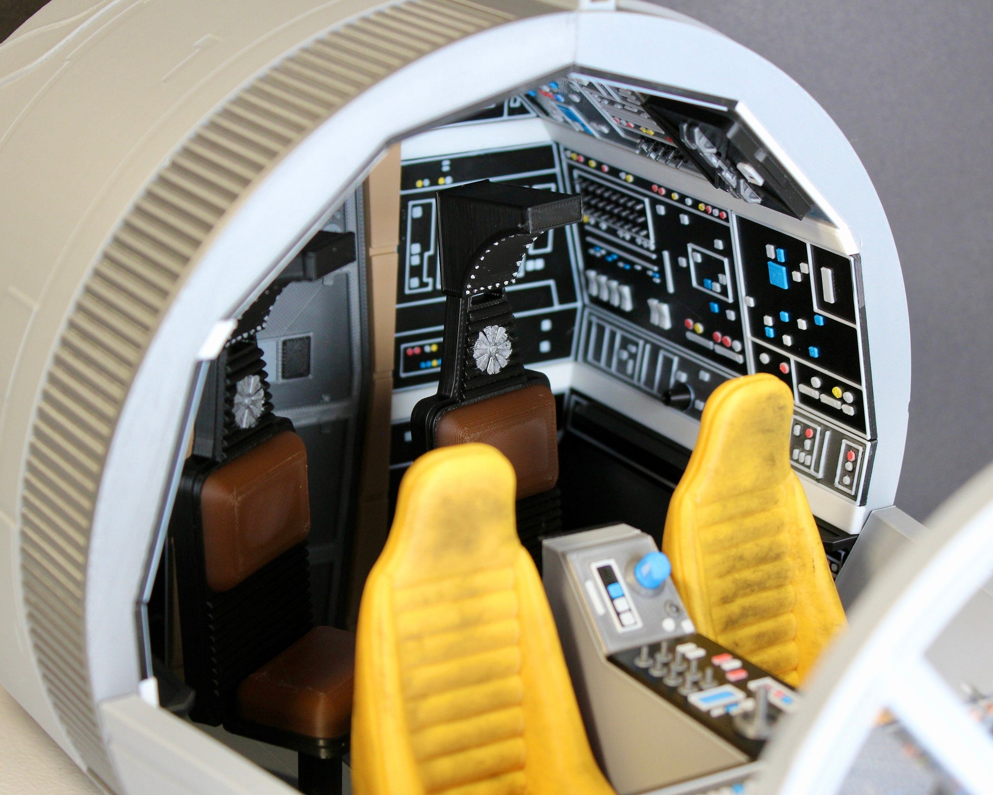 Millennium Falcon Cockpit Display: 6 Inch Star Wars Figures Diorama