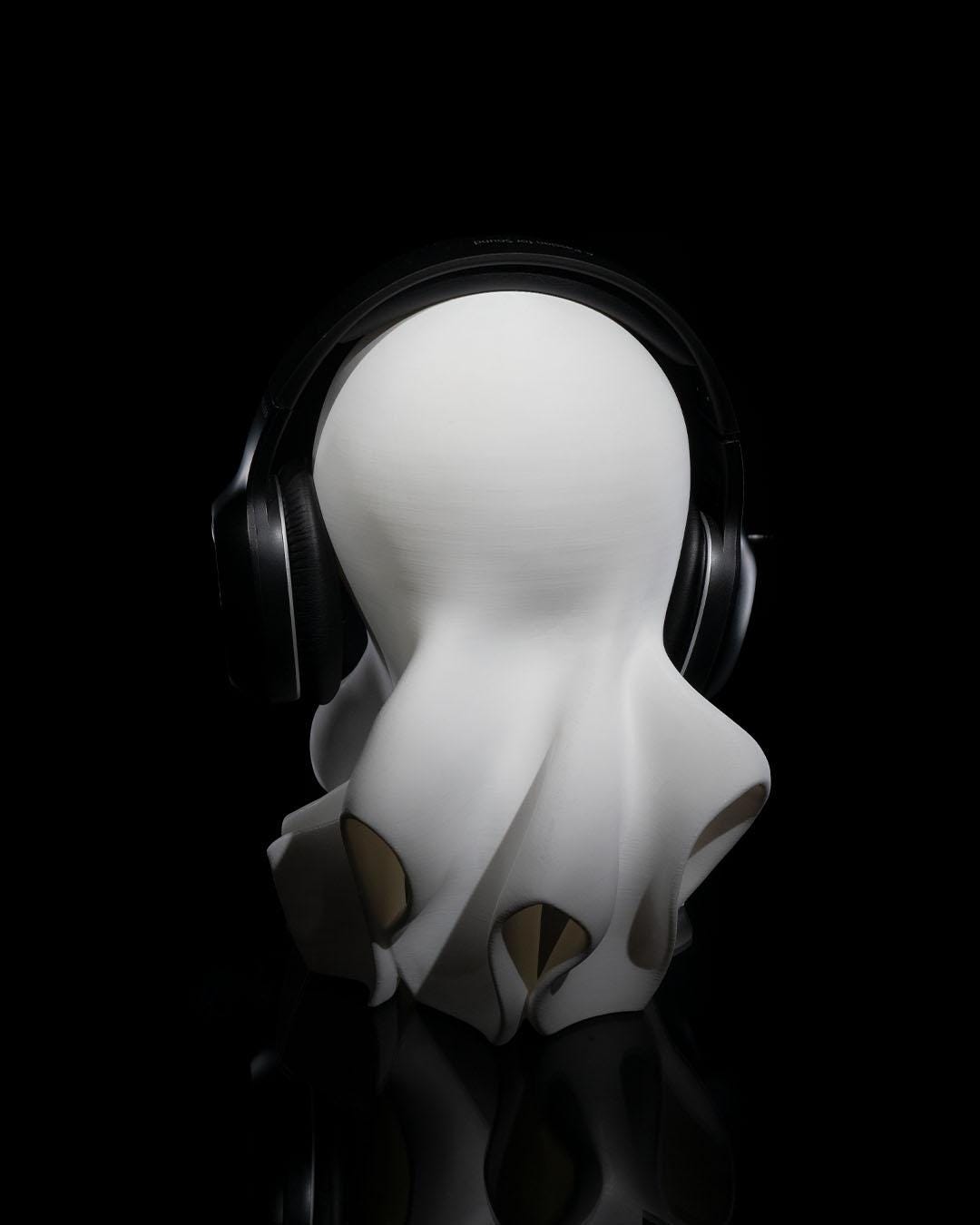 Gentile Ghost Headphone Stand - Cute 3D Printed Headphone Holder, Spooky Headphone Holder, 3D Printed Gamer Gift, Unique Tech Accessory