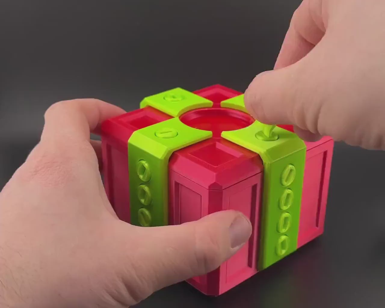 3D Printed Screw Gift Box: Annoying Gag Prank